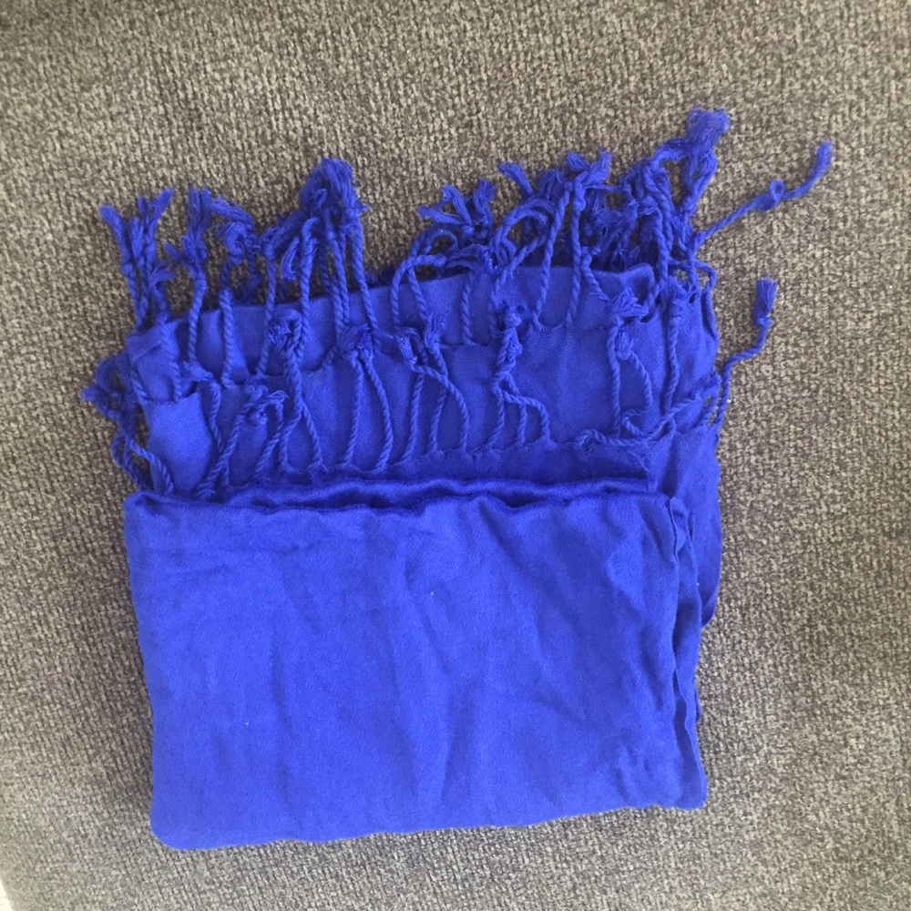 Scarf with fringe